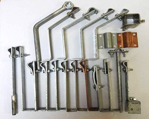 雷电暴雨天气驾车遇险如何自救？